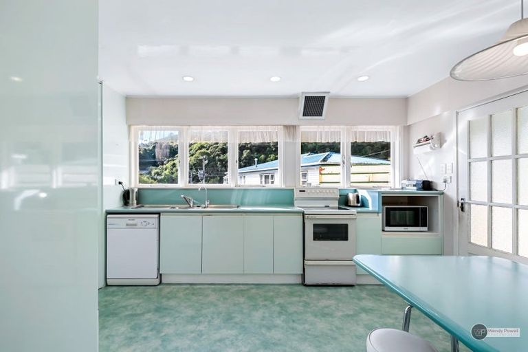 Photo of property in 33 James Grove, Stokes Valley, Lower Hutt, 5019