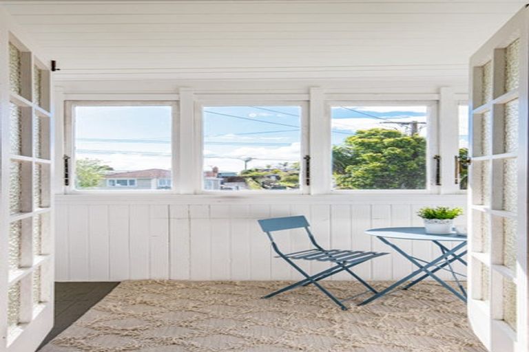 Photo of property in 118a Hutchinson Avenue, New Lynn, Auckland, 0600