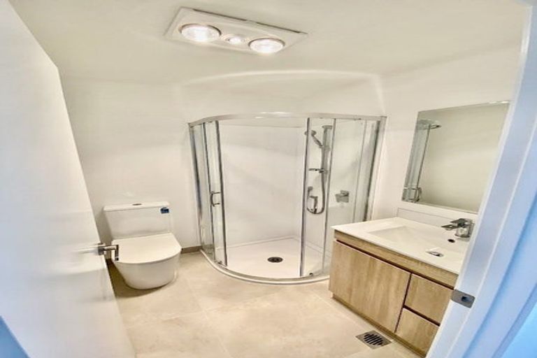 Photo of property in 10 Rauemi Way, Te Atatu South, Auckland, 0610