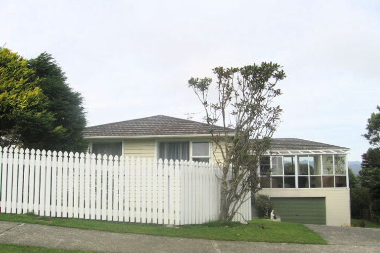 Photo of property in 9 Oakleigh Street, Maungaraki, Lower Hutt, 5010