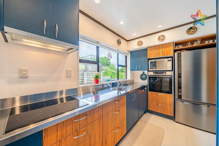 Photo of property in 57 Pokohiwi Road, Normandale, Lower Hutt, 5010