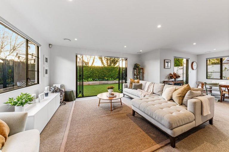Photo of property in 49a Dignan Street, Point Chevalier, Auckland, 1022