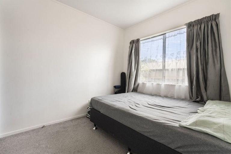 Photo of property in 2/4 Maplesden Drive, Clendon Park, Auckland, 2103