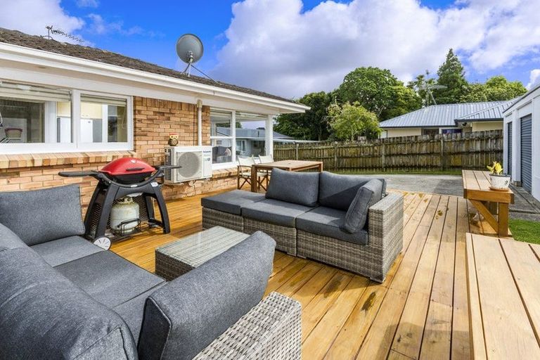 Photo of property in 2/8 Wykeham Place, Glenfield, Auckland, 0629