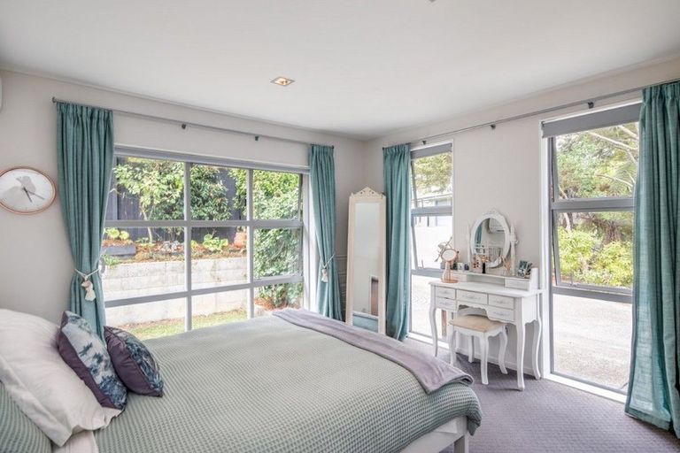 Photo of property in 15 Oakford Park Crescent, Greenhithe, Auckland, 0632