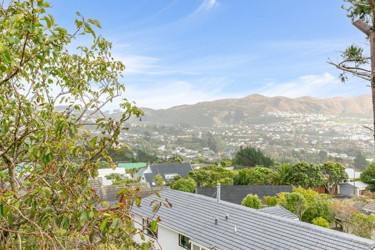 Photo of property in 11 Mandeville Crescent, Grenada Village, Wellington, 6037