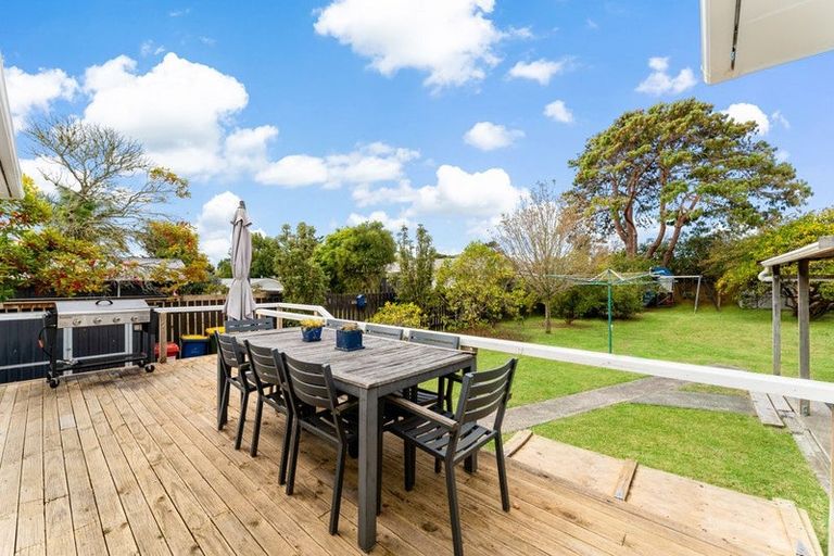 Photo of property in 7 Bayside Avenue, Te Atatu Peninsula, Auckland, 0610