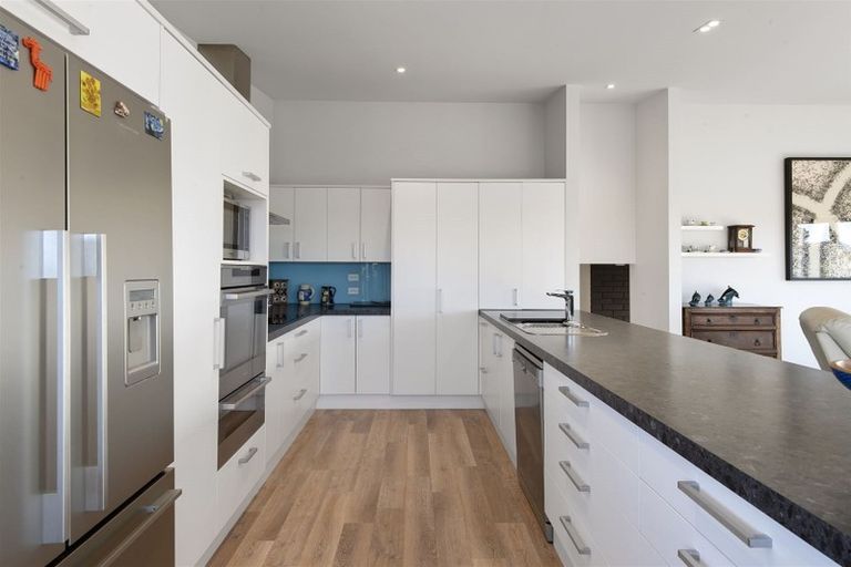 Photo of property in 517 Marine Parade, South New Brighton, Christchurch, 8062