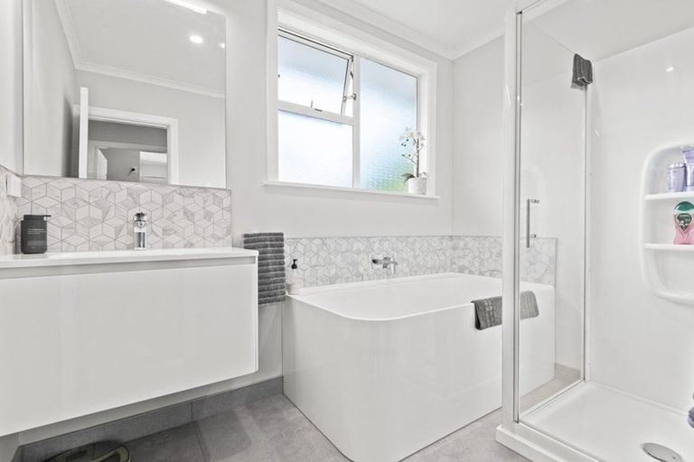 Photo of property in 2 Piper Place, Roslyn, Palmerston North, 4414