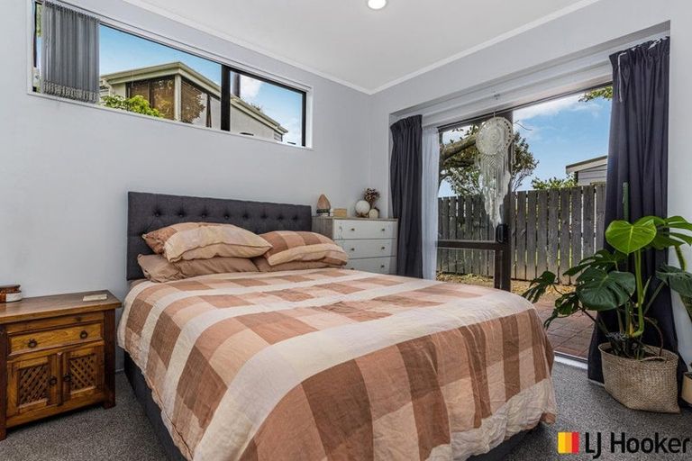 Photo of property in 2/187 Carnoustie Drive, Wattle Downs, Auckland, 2103