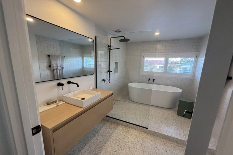 Photo of property in 1/4 Beach Road, Castor Bay, Auckland, 0620