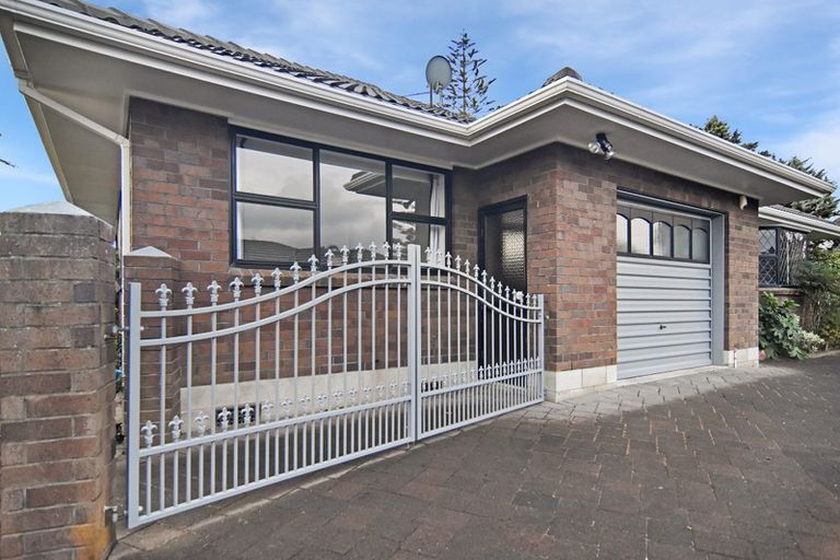 Photo of property in 1/12 Shepherds Road, Papakura, 2110