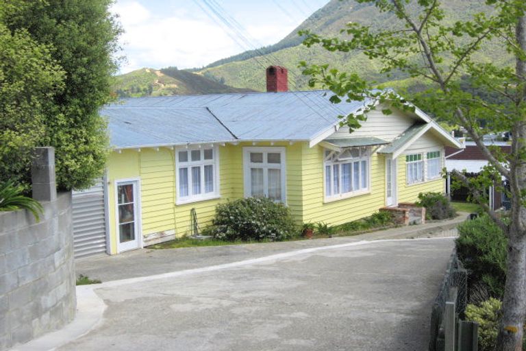 Photo of property in 13b Taranaki Street, Picton, 7220