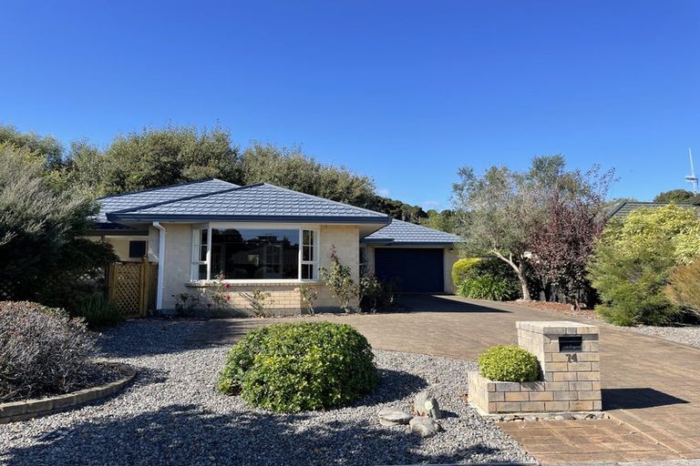 Photo of property in 74 Weggery Drive, Waikanae Beach, Waikanae, 5036