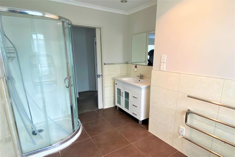 Photo of property in 5 Tiraumea Drive, Pakuranga, Auckland, 2010