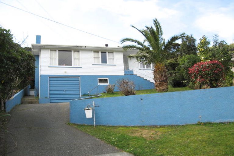 Photo of property in 28 Isabel Grove, Wainuiomata, Lower Hutt, 5014