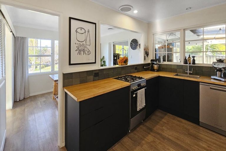 Photo of property in 8 James Cook Street, Havelock North, 4130