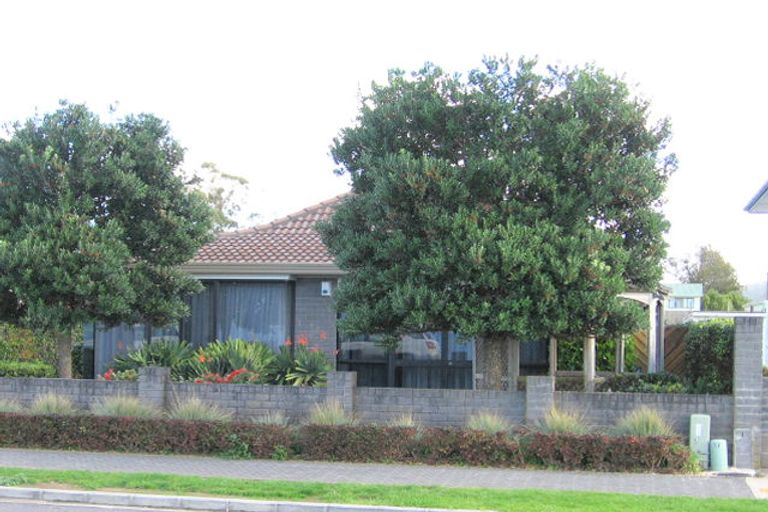 Photo of property in 2/31 The Esplanade, Eastern Beach, Auckland, 2012