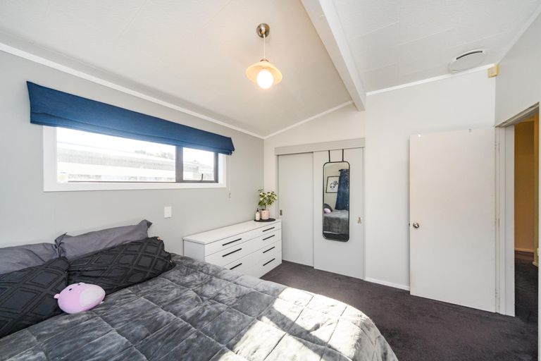 Photo of property in 6 Willowstream Grove, Cloverlea, Palmerston North, 4412
