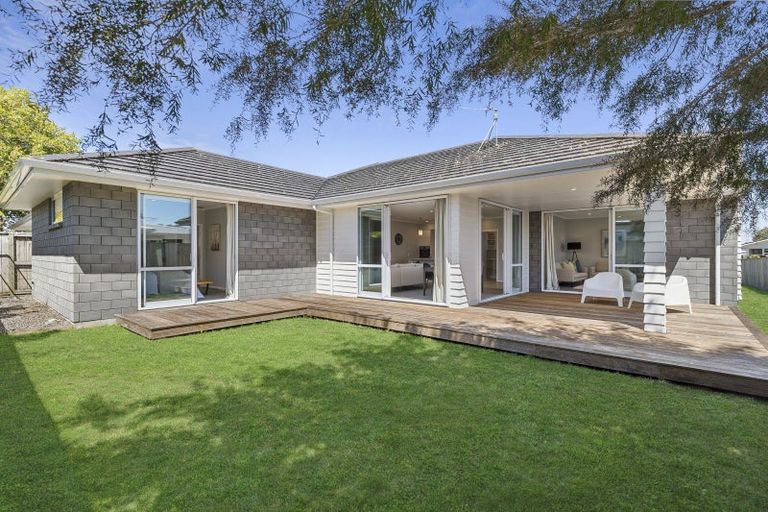 Photo of property in 22 Clare Street, Cambridge, 3434