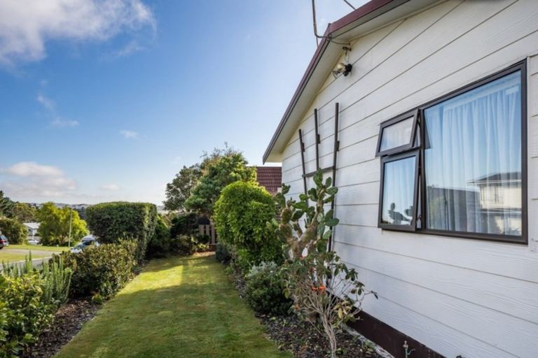 Photo of property in 9 Parkinson Close, Whitby, Porirua, 5024