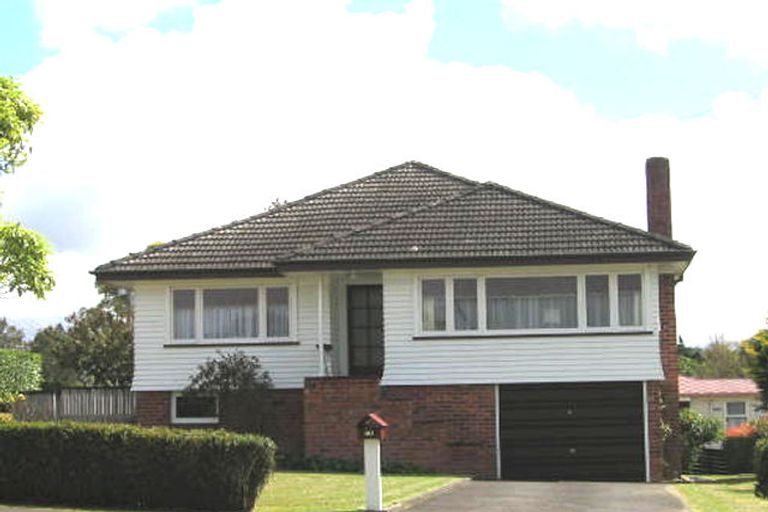 Photo of property in 60 Tirimoana Road, Te Atatu South, Auckland, 0602