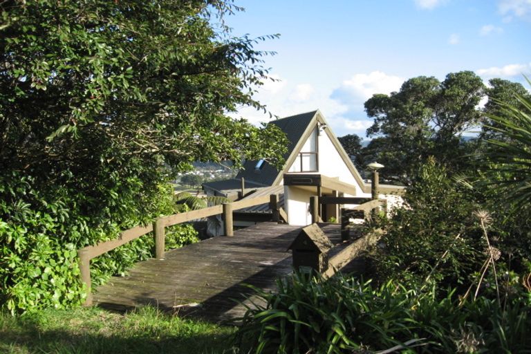 Photo of property in 4 Motuhoa Road, Tairua, 3508