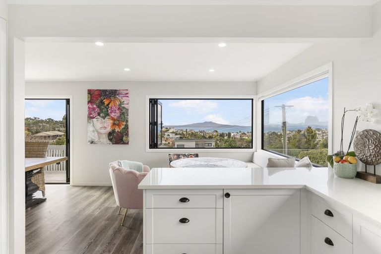 Photo of property in 2/33 Parr Terrace, Castor Bay, Auckland, 0620