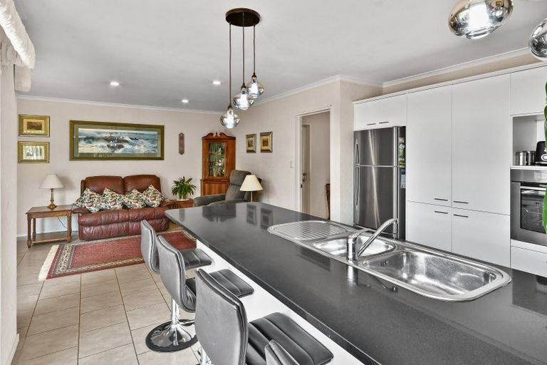 Photo of property in 15 Trossach Place, Wattle Downs, Auckland, 2103