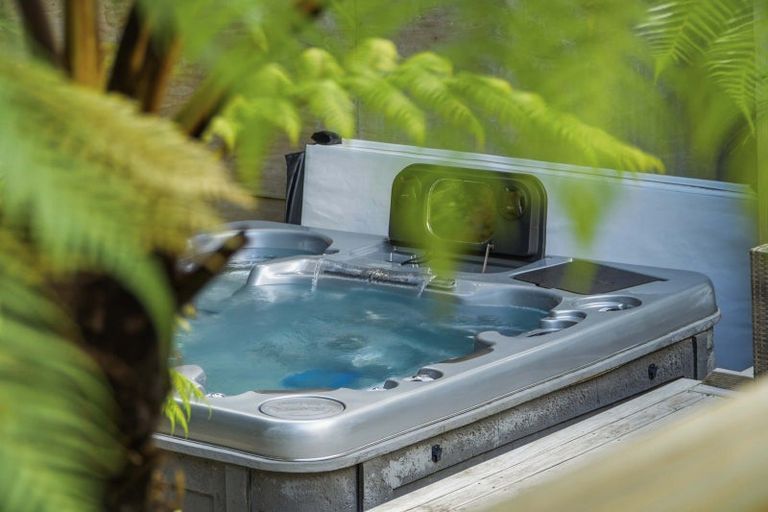 Photo of property in 90b Eskdale Road, Birkdale, Auckland, 0626