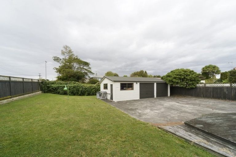 Photo of property in 1 Escort Grove, Awapuni, Palmerston North, 4412