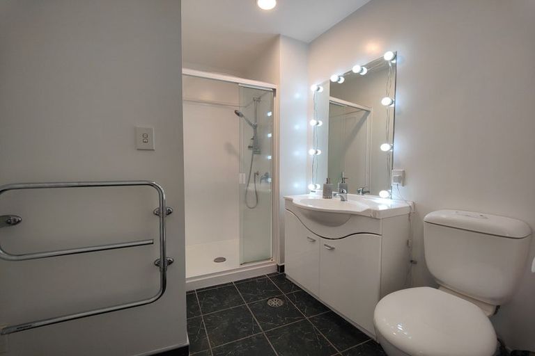 Photo of property in Atrium Apartments, 2q/154 The Terrace, Wellington Central, Wellington, 6011