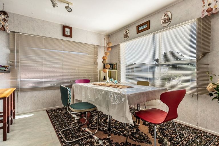 Photo of property in 37 Edgecombe Street, Newlands, Wellington, 6037