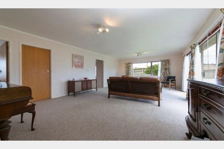 Photo of property in 36 Spence Road, Henderson, Auckland, 0612
