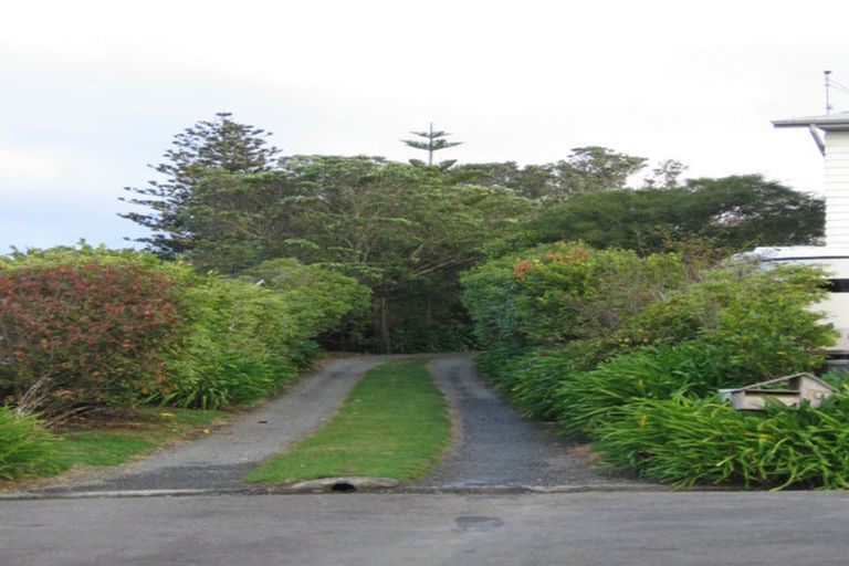 Photo of property in 10 Hillview Crescent, Paparangi, Wellington, 6037