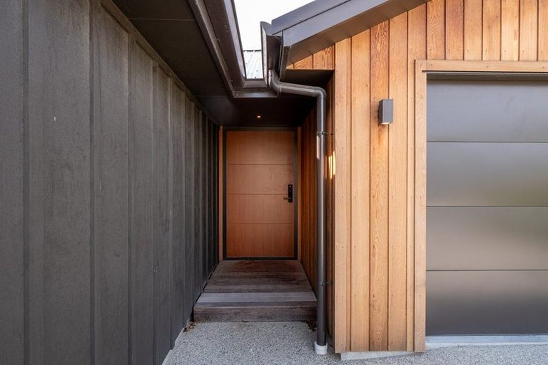 Photo of property in 3 Bale Road, Jacks Point, 9371