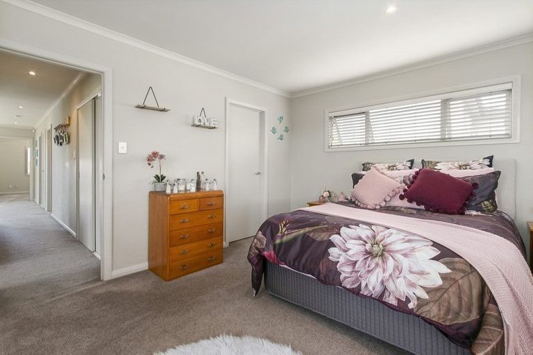 Photo of property in 1 Kingsgate Place, Dannemora, Auckland, 2016