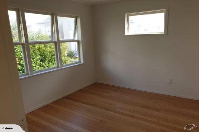 Photo of property in 21 Linwood Avenue, Forrest Hill, Auckland, 0620