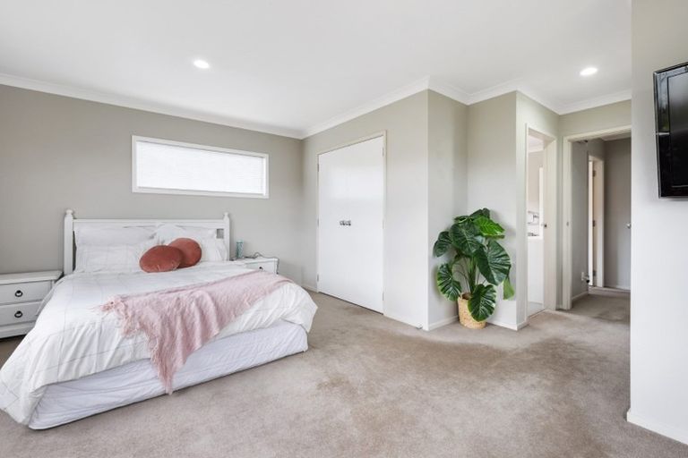 Photo of property in 82a Kirton Drive, Riverstone Terraces, Upper Hutt, 5018