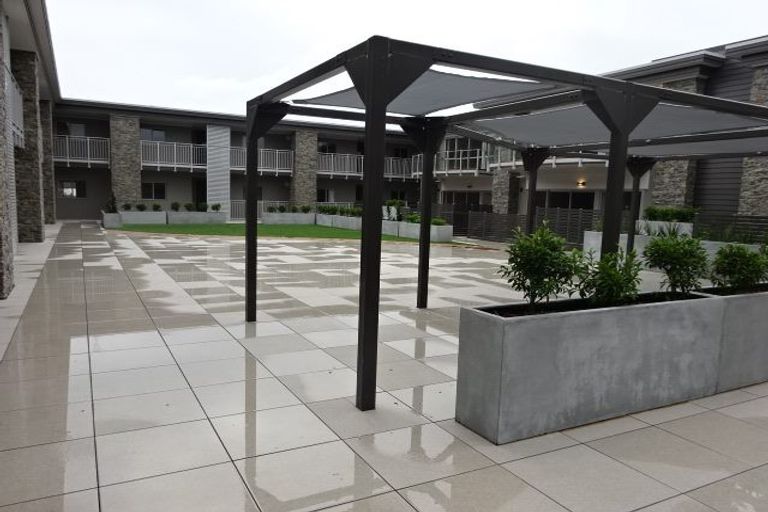 Photo of property in 210/252 Centreway Road, Orewa, 0931