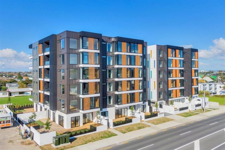 Photo of property in Frank Sargeson Apts, 504/74 Anzac Street, Takapuna, Auckland, 0622