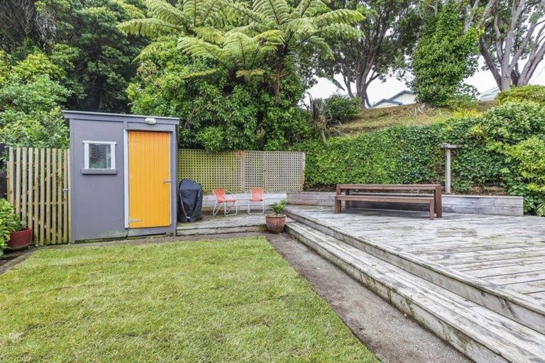Photo of property in 23 West Road, Northland, Wellington, 6012