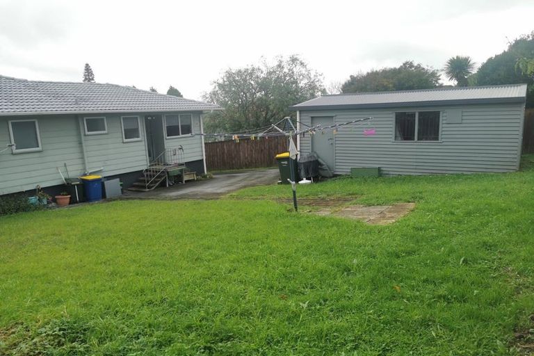 Photo of property in 8 Pahi Place, West Harbour, Auckland, 0618
