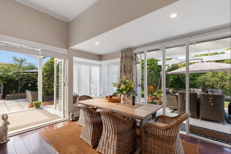 Photo of property in 214 Heatherlea Road East, Levin, 5571