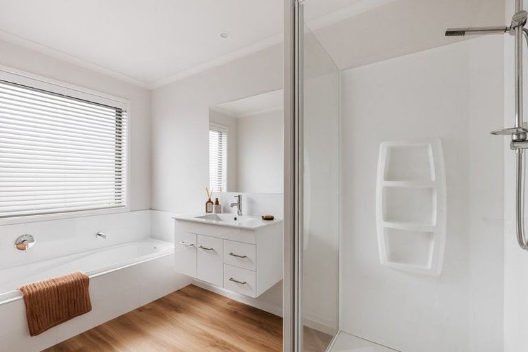 Photo of property in 106 Whakaturou Crescent, Pyes Pa, Tauranga, 3112