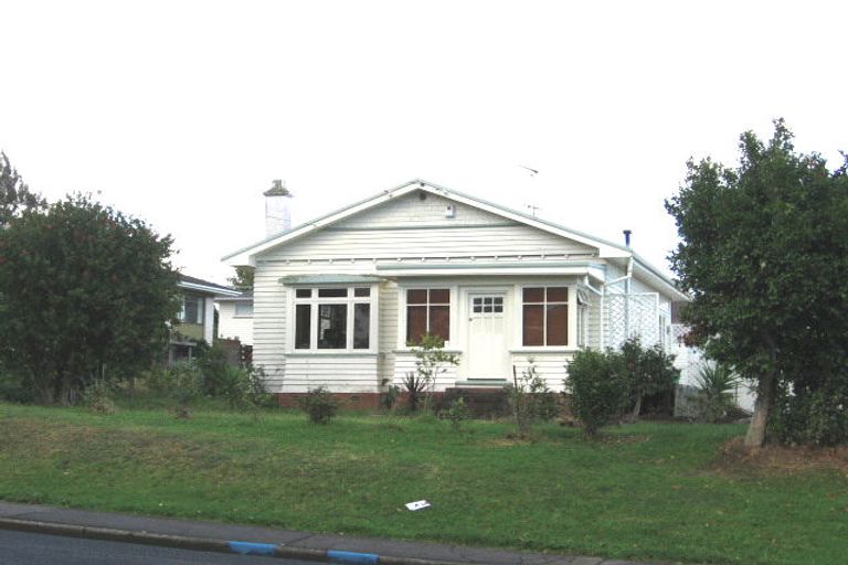 Photo of property in 66 Triangle Road, Massey, Auckland, 0614