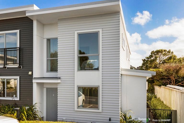 Photo of property in 1/32 Dr Taylor Terrace, Johnsonville, Wellington, 6037