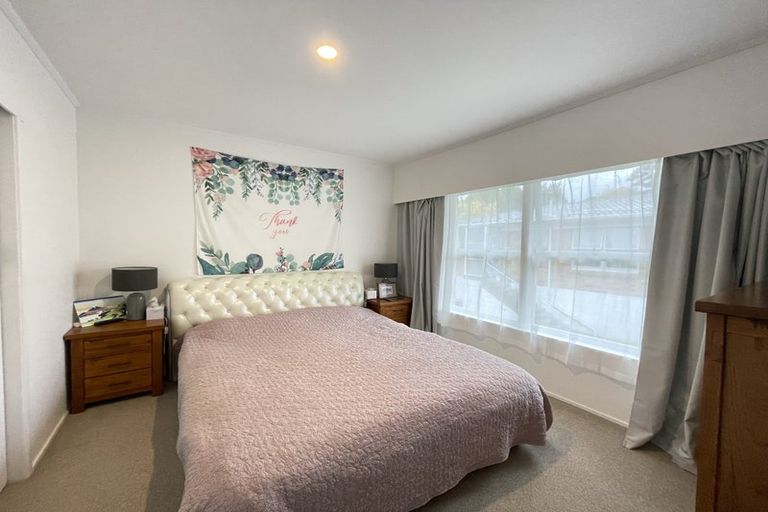 Photo of property in 42 Cheval Drive, Totara Vale, Auckland, 0629