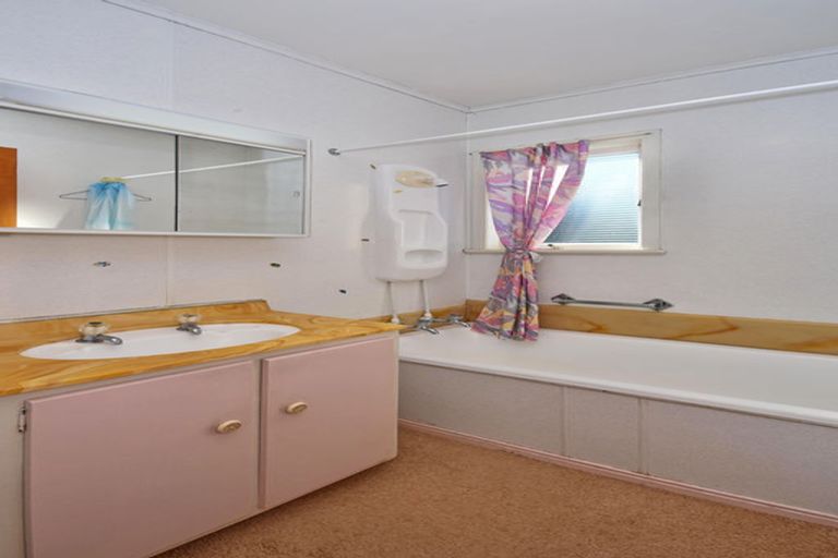 Photo of property in 10 Edinburgh Avenue, Rosehill, Papakura, 2113