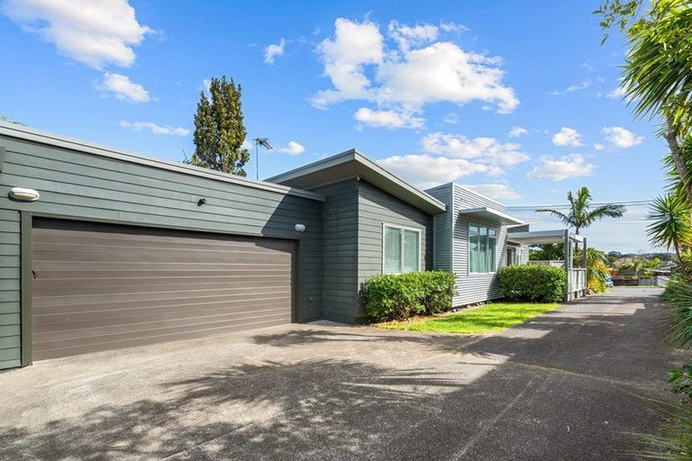 Photo of property in 2/2 Salem Place, Torbay, Auckland, 0630